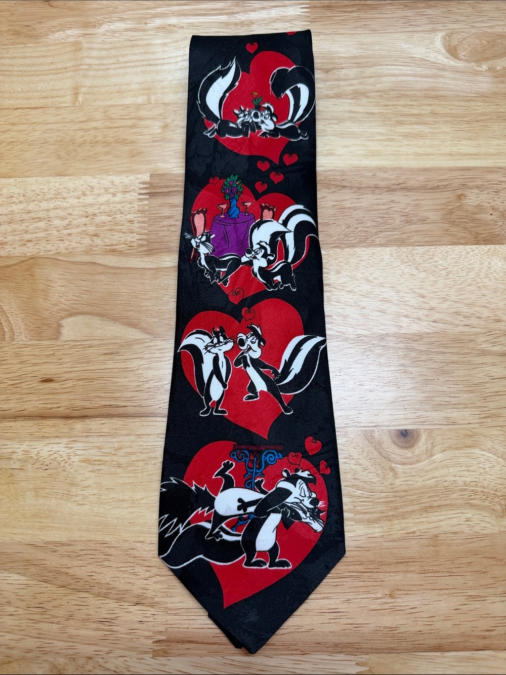 Warner Bros. Pepé Le Pew Black and Red Novelty Tie